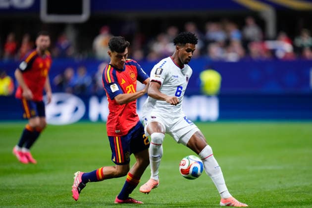 Spain v Cabo Verde: Group H - FIFA World Cup, WM, Weltmeisterschaft, Fussball 2026 Kevin Pina of Cabo Verde and Pedri Gonzalez of Spain compete for the ball during the FIFA World Cup 2026 Group H match between Spain and Cabo Verde at Atlanta Stadium on June 15, 2026 in Atlanta, United States. Atlanta GA United States  Copyright: xJosexBretonx originalFilename:bretonhernandez-spainvca260615_npQo2.jpg