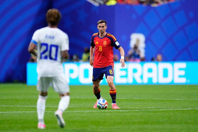 Spain v Cabo Verde: Group H - FIFA World Cup, WM, Weltmeisterschaft, Fussball 2026 Fabian Ruiz of Spain controls the ball during the FIFA World Cup 2026 Group H match between Spain and Cabo Verde at Atlanta Stadium on June 15, 2026 in Atlanta, United States. Atlanta GA United States  Copyright: xJosexBretonx originalFilename:bretonhernandez-spainvca260615_npgpR.jpg