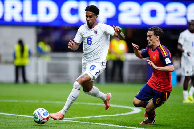 Spain v Cape Verde - FIFA World Cup, WM, Weltmeisterschaft, Fussball 2026 - Group H ATLANTA, UNITED STATES - JUNE 15: Pablo Martin Gavi (R) of Spain and Kevin Pina (6) of Cape Verde compete for the ball during the 2026 FIFA World Cup First Stage Group H match between Spain and Cape Verde at Mercedes-Benz Stadium (Atlanta Stadium) in Atlanta, Georgia, United States on June 15, 2026. Jose Hernandez Anadolu Georgia United States. Editorial use only. Please get in touch for any other usage.  Copyright: x2026xAnadoluxJosexHernandezx