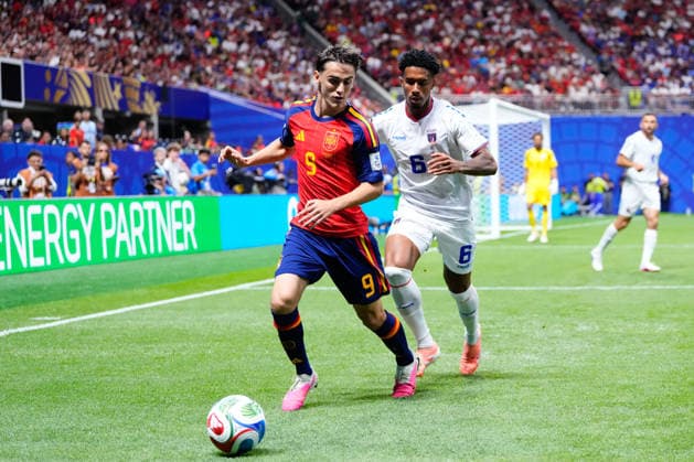 Spain v Cabo Verde: Group H - FIFA World Cup, WM, Weltmeisterschaft, Fussball 2026 Pablo Martin Gavi of Spain and Kevin Pina of Cabo Verde compete for the ball during the FIFA World Cup 2026 Group H match between Spain and Cabo Verde at Atlanta Stadium on June 15, 2026 in Atlanta, United States. Atlanta GA United States  Copyright: xJosexBretonx originalFilename:bretonhernandez-spainvca260615_np859.jpg