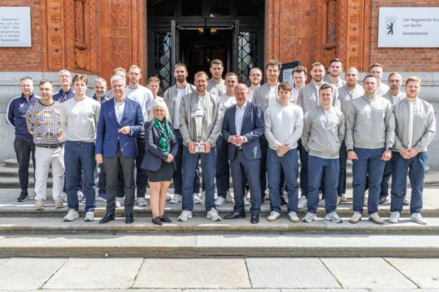 15.06.2026, Berlin, Bürgermeister Kai Wegner empfängt die Handball Manschaft Füchse Berlin am Roten Rathauses. Bürgermeister Kai Wegner empfängt die Füchse Berlin