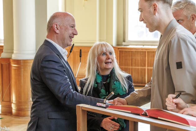 15.06.2026, Berlin, Bürgermeister Kai Wegner empfängt die Handball Manschaft Füchse Berlin am Roten Rathauses. Bürgermeister Kai Wegner empfängt die Füchse Berlin