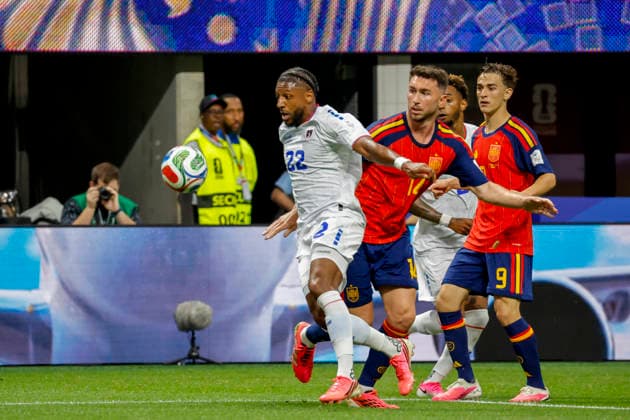 Spain s Aymeric Laporte (C) in action against Cape Verde s Steven Moreira (L) during the 2026 FIFA World Cup, WM, Weltmeisterschaft, Fussball group H soccer match between Spain and Cape Verde at Mercedes-Benz Stadium, in Atlanta, Georgia, United States, 15 June 2026. FIFA World Cup 2026 - Group H - Spain vs. Cape Verde !ACHTUNG: NUR REDAKTIONELLE NUTZUNG!  Copyright: xLavandeiraxJrx GRAF8884 20260615-55020604287_1