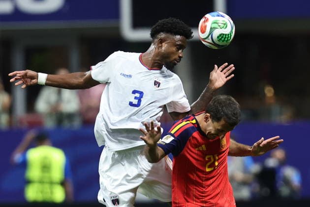 FIFA World Cup, WM, Weltmeisterschaft, Fussball 2026 - Group H - Spain vs Cabo Verde Mikel Oyarzabal (R) of Spain in action against Diney of Cape Verde during the FIFA World Cup 2026 group stage match Spain vs Cabo Verde, in Atlanta, USA, 15 June 2026. ATLANTA United States  Copyright: xRONALDxWITTEKx