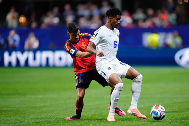 June 15, 2026, Atlanta, Georgia, United States: Kevin Pina of Cabo Verde and Pedri Gonzalez of Spain compete for the ball during the FIFA World Cup, WM, Weltmeisterschaft, Fussball 2026 Group H match between Spain and Cabo Verde at Atlanta Stadium on June 15, 2026 in Atlanta, United States. Spain V Cabo Verde: Group H - FIFA World Cup 2026  - ZUMAa181 20260615_zaa_a181_038 Copyright: xJosexBretonx