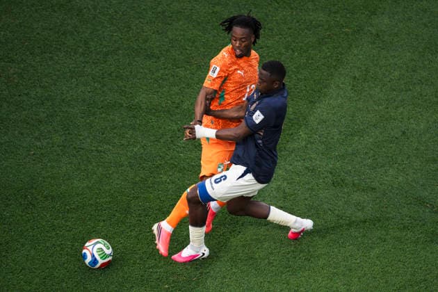 Cote d Ivoire v Ecuador - FIFA World Cup, WM, Weltmeisterschaft, Fussball 2026 Elye Wahi (L) of Cote d Ivoire competes for the ball with Willian Pacho of Ecuador during the FIFA World Cup 2026 Group E football match between Cote d Ivoire and Ecuador. Cote d Ivoire won 1-0 over Ecuador. Philadelphia United States Copyright: xNicolòxCampox
