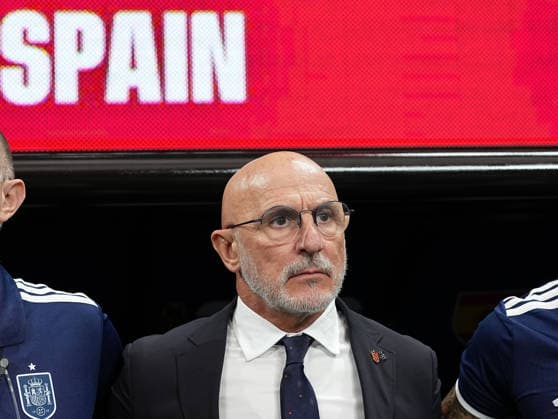 (260615) -- ATLANTA, June 15, 2026 -- Luis De La Fuente, head coach of Spain, is seen before the group H match between Spain and Cape Verde at the 2026 FIFA World Cup, WM, Weltmeisterschaft, Fussball at Atlanta Stadium in Atlanta, the United States, June 15, 2026. ) (SP)U.S.-ATLANTA-FOOTBALL-FIFA WORLD CUP-GROUP H-ESP VS CPV JuxHuanzong 