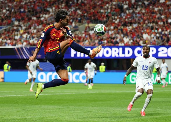 (260616) -- ATLANTA, June 16, 2026 -- Ferran Torres (L) of Spain competes during the group H match between Spain and Cape Verde at the 2026 FIFA World Cup, WM, Weltmeisterschaft, Fussball at Atlanta Stadium in Atlanta, the United States, June 15, 2026. ) (SP)U.S.-ATLANTA-FOOTBALL-FIFA WORLD CUP-GROUP H-ESP VS CPV WangxKaiyan 