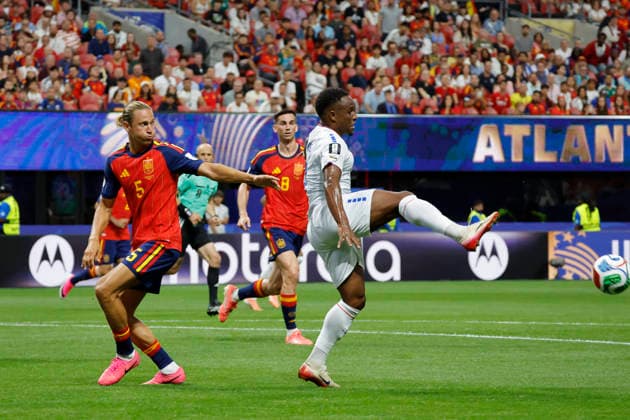 Spain s Marcos Llorente (L) in action against Cape Verde s Jovane Cabral (R) during the 2026 FIFA World Cup, WM, Weltmeisterschaft, Fussball group H soccer match between Spain and Cape Verde at Mercedes-Benz Stadium, in Atlanta, Georgia, United States, 15 June 2026. FIFA World Cup 2026 - Group H - Spain vs. Cape Verde !ACHTUNG: NUR REDAKTIONELLE NUTZUNG!  Copyright: xLavandeiraxJrx GRAF8897 20260615-55020604458_1