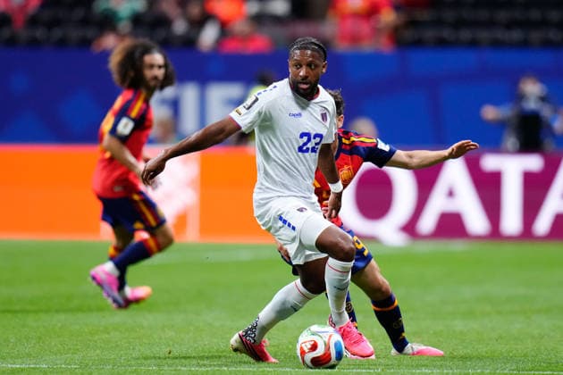 Spain v Cabo Verde: Group H - FIFA World Cup, WM, Weltmeisterschaft, Fussball 2026 Steven Moreira of Cabo Verde and Pablo Martin Gavi of Spain compete for the ball during the FIFA World Cup 2026 Group H match between Spain and Cabo Verde at Atlanta Stadium on June 15, 2026 in Atlanta, United States. Atlanta GA United States  Copyright: xJosexBretonx originalFilename:bretonhernandez-spainvca260615_nptIV.jpg