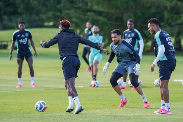 Panama Training Day - 2026 FIFA World Cup, WM, Weltmeisterschaft, Fussball Cesar SAMUDIO 12 of Panama national football team warms-up during the training day ahead the 2026 FIFA World Cup Group L match against Ghana at Nottawasaga Resort. on June 15, 2026 in Toronto, Canada. (Photo by Leonardo Ramirez Eyepix Group) Copyright: xLeonardoxRamirezx xEyepixxGroupx LR15062026-02622