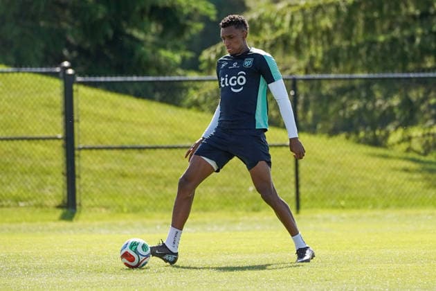 Panama Training Day - 2026 FIFA World Cup, WM, Weltmeisterschaft, Fussball Jiovany RAMOS 13 of Panama national football team warms-up during the training day ahead the 2026 FIFA World Cup Group L match against Ghana at Nottawasaga Resort. on June 15, 2026 in Toronto, Canada. (Photo by Leonardo Ramirez Eyepix Group) Copyright: xLeonardoxRamirezx xEyepixxGroupx LR15062026-02817