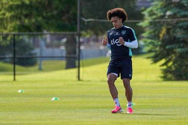 Panama Training Day - 2026 FIFA World Cup, WM, Weltmeisterschaft, Fussball Adalberto CARRASQUILLA 08 of Panama national football team warms-up during the training day ahead the 2026 FIFA World Cup Group L match against Ghana at Nottawasaga Resort. on June 15, 2026 in Toronto, Canada. (Photo by Leonardo Ramirez Eyepix Group) Copyright: xLeonardoxRamirezx xEyepixxGroupx LR15062026-02752