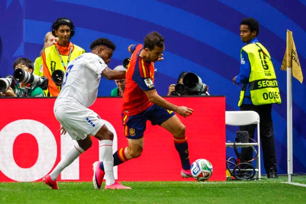 Spain s Mikel Oyarzabal (R) in action against Cape Verde s Diney (L) during the 2026 FIFA World Cup, WM, Weltmeisterschaft, Fussball group H soccer match between Spain and Cape Verde at Mercedes-Benz Stadium, in Atlanta, Georgia, United States, 15 June 2026. FIFA World Cup 2026 - Group H - Spain vs. Cape Verde !ACHTUNG: NUR REDAKTIONELLE NUTZUNG!  Copyright: xLavandeiraxJrx GRAF8909 20260615-55020604607_1