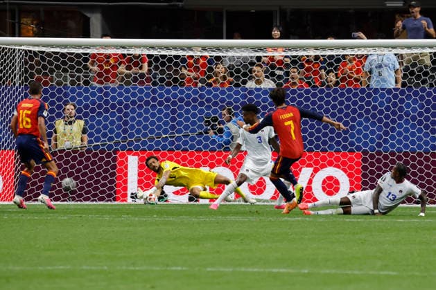 Spain s Ferran Torres (C) in action during the 2026 FIFA World Cup, WM, Weltmeisterschaft, Fussball group H soccer match between Spain and Cape Verde at Mercedes-Benz Stadium, in Atlanta, Georgia, United States, 15 June 2026. FIFA World Cup 2026 - Group H - Spain vs. Cape Verde !ACHTUNG: NUR REDAKTIONELLE NUTZUNG!  Copyright: xLavandeiraxJrx GRAF8911 20260615-55020604628_1