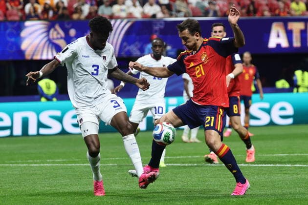 FIFA World Cup, WM, Weltmeisterschaft, Fussball 2026 - Group H - Spain vs Cabo Verde Mikel Oyarzabal (R) of Spain in action against Diney of Cape Verde during the FIFA World Cup 2026 group stage match Spain vs Cabo Verde, in Atlanta, USA, 15 June 2026. ATLANTA United States  Copyright: xRONALDxWITTEKx