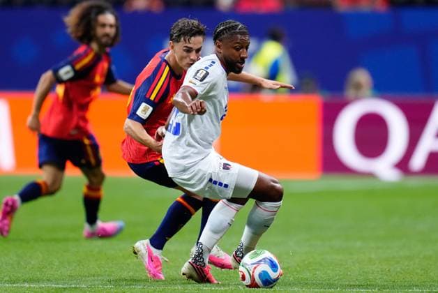 Spain v Cape Verde - FIFA World Cup, WM, Weltmeisterschaft, Fussball 2026 - Group H ATLANTA, UNITED STATES - JUNE 15: Steven Moreira (front) of Cape Verde and Pablo Martin Gavi (rear) of Spain compete for the ball during the 2026 FIFA World Cup First Stage Group H match between Spain and Cape Verde at Mercedes-Benz Stadium (Atlanta Stadium) in Atlanta, Georgia, United States on June 15, 2026. Jose Hernandez Anadolu Georgia United States. Editorial use only. Please get in touch for any other usage.  Copyright: x2026xAnadoluxJosexHernandezx