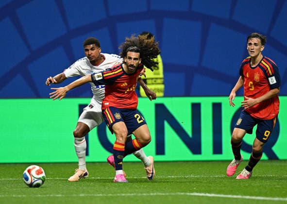 (260616) -- ATLANTA, June 16, 2026 -- Marc Cucurella (C) of Spain vies with Laros Duarte (L) of Cape Verde during the group H match between Spain and Cape Verde at the 2026 FIFA World Cup, WM, Weltmeisterschaft, Fussball at Atlanta Stadium in Atlanta, the United States, June 15, 2026. ) (SP)U.S.-ATLANTA-FOOTBALL-FIFA WORLD CUP-GROUP H-ESP VS CPV JuxHuanzong 