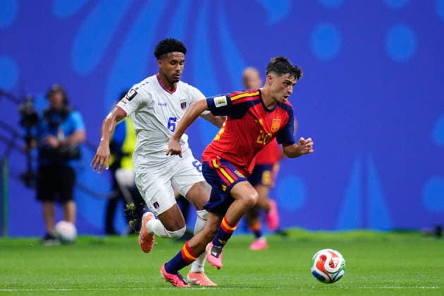 Spain v Cabo Verde: Group H - FIFA World Cup, WM, Weltmeisterschaft, Fussball 2026 Pedri Gonzalez of Spain and Kevin Pina of Cabo Verde compete for the ball during the FIFA World Cup 2026 Group H match between Spain and Cabo Verde at Atlanta Stadium on June 15, 2026 in Atlanta, United States. Atlanta GA United States  Copyright: xJosexBretonx originalFilename:bretonhernandez-spainvca260615_npS71.jpg