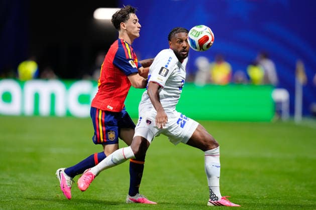 Spain v Cabo Verde: Group H - FIFA World Cup, WM, Weltmeisterschaft, Fussball 2026 Pablo Martin Gavi of Spain and Steven Moreira of Cabo Verde compete for the ball during the FIFA World Cup 2026 Group H match between Spain and Cabo Verde at Atlanta Stadium on June 15, 2026 in Atlanta, United States. Atlanta GA United States  Copyright: xJosexBretonx originalFilename:bretonhernandez-spainvca260615_npOlQ.jpg
