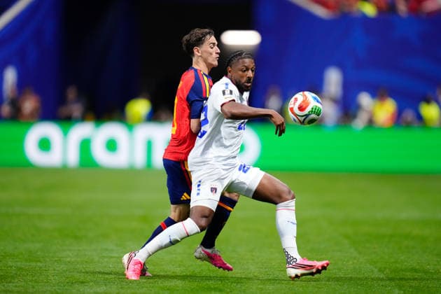 Spain v Cabo Verde: Group H - FIFA World Cup, WM, Weltmeisterschaft, Fussball 2026 Pablo Martin Gavi of Spain and Steven Moreira of Cabo Verde compete for the ball during the FIFA World Cup 2026 Group H match between Spain and Cabo Verde at Atlanta Stadium on June 15, 2026 in Atlanta, United States. Atlanta GA United States  Copyright: xJosexBretonx originalFilename:bretonhernandez-spainvca260615_npxZ3.jpg