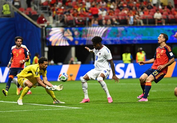 (260616) -- ATLANTA, June 16, 2026 -- Goalkeeper Vozinha (front L) of Cape Verde makes a save during the group H match between Spain and Cape Verde at the 2026 FIFA World Cup, WM, Weltmeisterschaft, Fussball at Atlanta Stadium in Atlanta, the United States, June 15, 2026. ) (SP)U.S.-ATLANTA-FOOTBALL-FIFA WORLD CUP-GROUP H-ESP VS CPV JuxHuanzong 