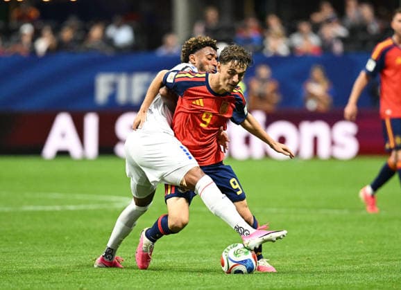 (260616) -- ATLANTA, June 16, 2026 -- Gavi (R) of Spain competes against Ryan Mendes of Cape Verde during the group H match between Spain and Cape Verde at the 2026 FIFA World Cup, WM, Weltmeisterschaft, Fussball at Atlanta Stadium in Atlanta, the United States, June 15, 2026. ) (SP)U.S.-ATLANTA-FOOTBALL-FIFA WORLD CUP-GROUP H-ESP VS CPV JuxHuanzong 