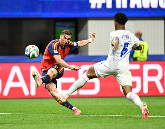 (260616) -- ATLANTA, June 16, 2026 -- Fabian Ruiz (L) of Spain shoots during the group H match between Spain and Cape Verde at the 2026 FIFA World Cup, WM, Weltmeisterschaft, Fussball at Atlanta Stadium in Atlanta, the United States, June 15, 2026. ) (SP)U.S.-ATLANTA-FOOTBALL-FIFA WORLD CUP-GROUP H-ESP VS CPV JuxHuanzong 