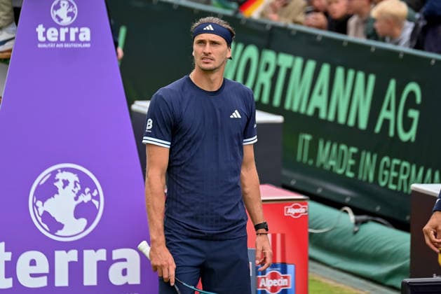 Alexander Zverev (GER) schaut ins Publikum TERRA WORTMANN Open 2026, Tennis, ATP, Tennis Herren Tennis Herren 500, Turnier, Hauptfeld, 15.06.2026, TERRA WORTMANN Open 2026, Tennis, ATP, Tennis Herren 500, Turnier, Hauptfeld, 15.06.2026 Halle