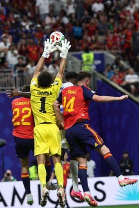 FIFA World Cup, WM, Weltmeisterschaft, Fussball 2026 - Group H - Spain vs Cabo Verde Goalkeeper Vozinha (2-L) of Cape Verde in action during the FIFA World Cup 2026 group stage match Spain vs Cabo Verde, in Atlanta, USA, 15 June 2026. ATLANTA United States  Copyright: xRONALDxWITTEKx