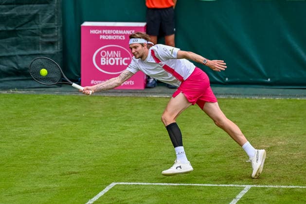 Alexander Bublik (KAZ) schlaegt einen Ball mit der Vorhand TERRA WORTMANN Open 2026, Tennis, ATP, Tennis Herren Tennis Herren 500, Turnier, Hauptfeld, 15.06.2026, TERRA WORTMANN Open 2026, Tennis, ATP, Tennis Herren 500, Turnier, Hauptfeld, 15.06.2026 Halle
