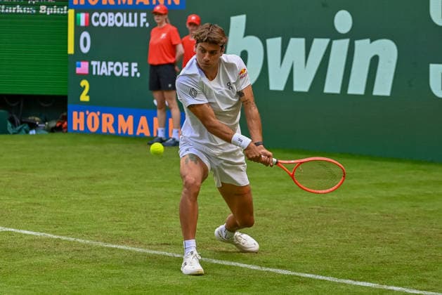 Flavio Cobolli (ITA) erwartet einen Ball auf der Rueckhand TERRA WORTMANN Open 2026, Tennis, ATP, Tennis Herren Tennis Herren 500, Turnier, Hauptfeld, 15.06.2026, TERRA WORTMANN Open 2026, Tennis, ATP, Tennis Herren 500, Turnier, Hauptfeld, 15.06.2026 Halle