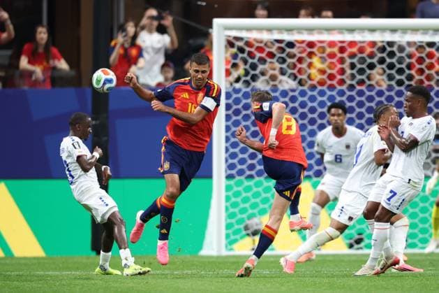 Spain v Cabo Verde: Group H - FIFA World Cup, WM, Weltmeisterschaft, Fussball 2026 Rodri of Spain and Fabian Ruiz of Spain collide during the FIFA World Cup Group H match between Spain and Cape Verde at the Mercedes-Benz Stadium in Atlanta, United States, on June 15, 2026. Atlanta Georgia United States  Copyright: xMIxNewsx originalFilename:fletcher-spainvsc260615_npL8p.jpg