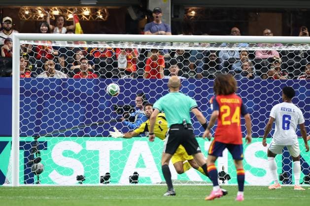 Spain v Cabo Verde: Group H - FIFA World Cup, WM, Weltmeisterschaft, Fussball 2026 Vozinha of Cape Verde makes a save as halftime nears during the FIFA World Cup Group H match between Spain and Cape Verde at the Mercedes-Benz Stadium in Atlanta, United States, on June 15, 2026. Atlanta Georgia United States  Copyright: xMIxNewsx originalFilename:fletcher-spainvsc260615_npaB2.jpg