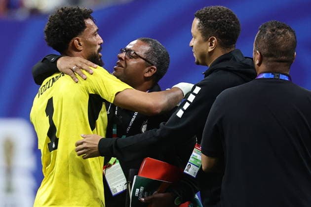 FIFA World Cup, WM, Weltmeisterschaft, Fussball 2026 - Group H - Spain vs Cabo Verde Goalkeeper Vozinha (L) of Cape Verde reacts after the FIFA World Cup 2026 group stage match Spain vs Cabo Verde, in Atlanta, USA, 15 June 2026. ATLANTA United States  Copyright: xRONALDxWITTEKx