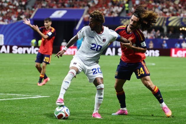 FIFA World Cup, WM, Weltmeisterschaft, Fussball 2026 - Group H - Spain vs Cabo Verde Ryan Mendes of Cape Verde in action against Marc Cucurella (R)) of Spain during the FIFA World Cup 2026 group stage match Spain vs Cabo Verde, in Atlanta, USA, 15 June 2026. ATLANTA United States  Copyright: xRONALDxWITTEKx