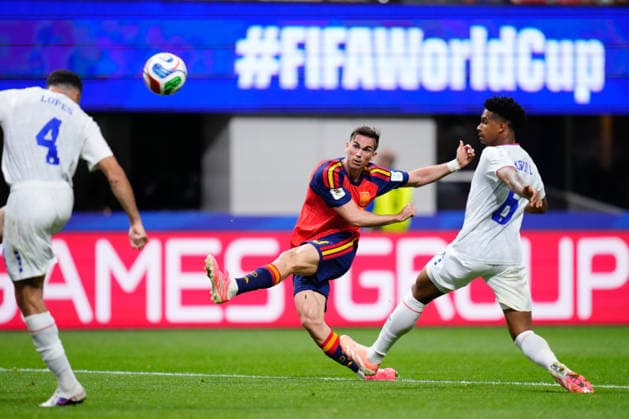 Spain v Cabo Verde: Group H - FIFA World Cup, WM, Weltmeisterschaft, Fussball 2026 Fabian Ruiz of Spain kicks the ball during the FIFA World Cup 2026 Group H match between Spain and Cabo Verde at Atlanta Stadium on June 15, 2026 in Atlanta, United States. Atlanta GA United States  Copyright: xJosexBretonx originalFilename:bretonhernandez-spainvca260615_npja8.jpg