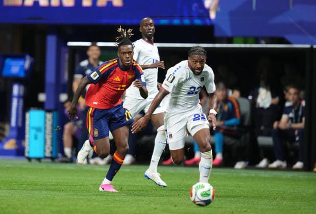 Nico Williams (Spain) and Steven Moreira (Cabo Verde) battle for the ball during Spain and Cape Verde, Group H FIFA World Cup, WM, Weltmeisterschaft, Fussball 2026, Atlanta Stadium, Atlanta, United States on June 15, 2026. Thor Wegner DeFodi Images. (Photo by DeFodi Images) -