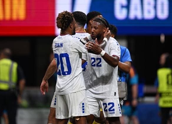 . - Spain v Cape Verde, FIFA World Cup, WM, Weltmeisterschaft, Fussball 2026, Group H, Mercedes Benz Stadium, Atlanta Stadium, Atlanta, Georgia, USA, 15th June 2026. DC Photos Crystal Pix Steven Moreira of Cape Verde national team, Nationalteam celebrates the 0-0 draw at full time with Ryan Mendes of Cape Verde National Team. - Spain v Cape Verde, FiFA World Cup 2026, Group H, Mercedes Benz Stadium, Atlanta Stadium, Atlanta, Georgia, USA, 15th June 2026. DC Photos Crystal Pix Atlanta Atlanta Stadium United States Of America Copyright: xDCxPhotosx CP_Spain_Cape_Verde_150626_DC07
