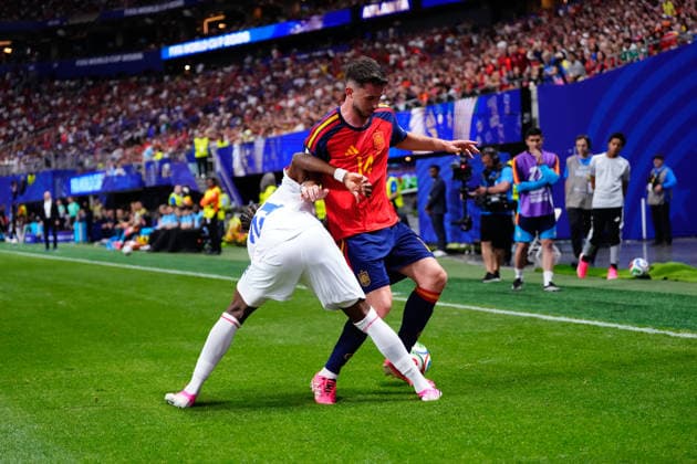 Spain v Cabo Verde: Group H - FIFA World Cup, WM, Weltmeisterschaft, Fussball 2026 Aymeric Laporte of Spain and Nuno Da Costa of Cabo Verde compete for the ball during the FIFA World Cup 2026 Group H match between Spain and Cabo Verde at Atlanta Stadium on June 15, 2026 in Atlanta, United States. Atlanta GA United States  Copyright: xJosexBretonx originalFilename:bretonhernandez-spainvca260615_npfup.jpg