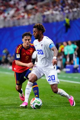 Spain v Cabo Verde: Group H - FIFA World Cup, WM, Weltmeisterschaft, Fussball 2026 Pablo Martin Gavi of Spain and Ryan Mendes of Cabo Verde compete for the ball during the FIFA World Cup 2026 Group H match between Spain and Cabo Verde at Atlanta Stadium on June 15, 2026 in Atlanta, United States. Atlanta GA United States  Copyright: xJosexBretonx originalFilename:bretonhernandez-spainvca260615_nprrU.jpg