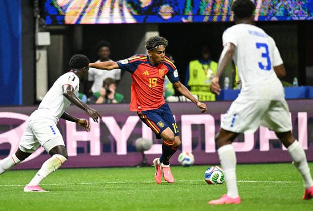 (260616) -- ATLANTA, June 16, 2026 -- Lamine Yamal (C) of Spain competes during the group H match between Spain and Cape Verde at the 2026 FIFA World Cup, WM, Weltmeisterschaft, Fussball at Atlanta Stadium in Atlanta, the United States, June 15, 2026. ) (SP)U.S.-ATLANTA-FOOTBALL-FIFA WORLD CUP-GROUP H-ESP VS CPV JuxHuanzong 