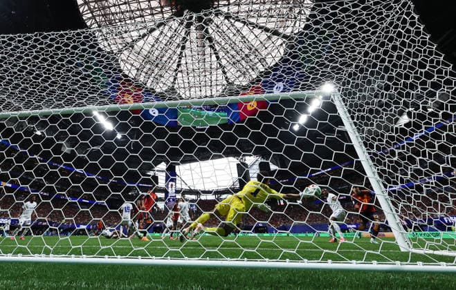(260616) -- ATLANTA, June 16, 2026 -- Goalkeeper Vozinha (3th R) of Cape Verde makes a save during the group H match between Spain and Cape Verde at the 2026 FIFA World Cup, WM, Weltmeisterschaft, Fussball at Atlanta Stadium in Atlanta, the United States, June 15, 2026. ) (SP)U.S.-ATLANTA-FOOTBALL-FIFA WORLD CUP-GROUP H-ESP VS CPV WangxKaiyan 