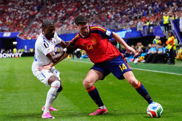 June 15, 2026, Atlanta, Georgia, United States: Aymeric Laporte of Spain and Nuno Da Costa of Cabo Verde compete for the ball during the FIFA World Cup, WM, Weltmeisterschaft, Fussball 2026 Group H match between Spain and Cabo Verde at Atlanta Stadium on June 15, 2026 in Atlanta, United States. Atlanta United States - ZUMAa181 20260615_zaa_a181_064 Copyright: xJosexBretonx