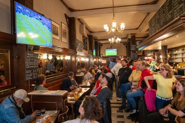 Supporter watch a soccer game between Belgian national team, Nationalteam Red Devils and Egypt, in a cafe in Brussels, on Monday 15 June 2026, the first game in the group stage of the FIFA World Cup, WM, Weltmeisterschaft, Fussball 2026 in the United States of America. The Diables Rouges - Rode Duivels were drawn into Group G. MARIUS BURGELMAN MariusxBurgelman  x177810581x