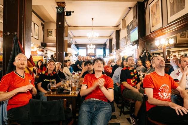 Supporter watch a soccer game between Belgian national team, Nationalteam Red Devils and Egypt, in a cafe in Brussels, on Monday 15 June 2026, the first game in the group stage of the FIFA World Cup, WM, Weltmeisterschaft, Fussball 2026 in the United States of America. The Diables Rouges - Rode Duivels were drawn into Group G. MARIUS BURGELMAN MariusxBurgelman  x177810586x