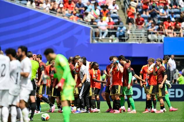 Belgium vs Egypt - 2026 FIFA World Cup, WM, Weltmeisterschaft, Fussball SEATTLE, USA - JUNE 15 : De Bruyne Kevin forward of Belgium, Doku Jeremy forward of Belgium, drink break during the FIFA World Cup 2026 Group G match between Belgium and Egypt at the Lumen Field stadium on June 15, 2026 in Seattle, USA, 15 06 2026 Seattle United States of America  Copyright: xJanxDexMeuleneirx
