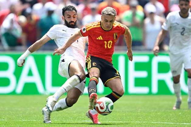 Belgium vs Egypt - 2026 FIFA World Cup, WM, Weltmeisterschaft, Fussball SEATTLE, USA - JUNE 15 : Trossard Leandro forward of Belgium and Lashin Mohanad midfielder of Egypt battle for the ball during the FIFA World Cup 2026 Group G match between Belgium and Egypt at the Lumen Field stadium on June 15, 2026 in Seattle, USA, 15 06 2026 Seattle United States of America  Copyright: xNicoxVereeckenx