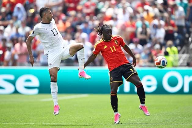 Belgium vs Egypt - 2026 FIFA World Cup, WM, Weltmeisterschaft, Fussball SEATTLE, USA - JUNE 15 : Doku Jeremy forward of Belgium and Zico Mostafa midfielder of Egypt battle for the ball during the FIFA World Cup 2026 Group G match between Belgium and Egypt at the Lumen Field stadium on June 15, 2026 in Seattle, USA, 15 06 2026 Seattle United States of America  Copyright: xNicoxVereeckenx