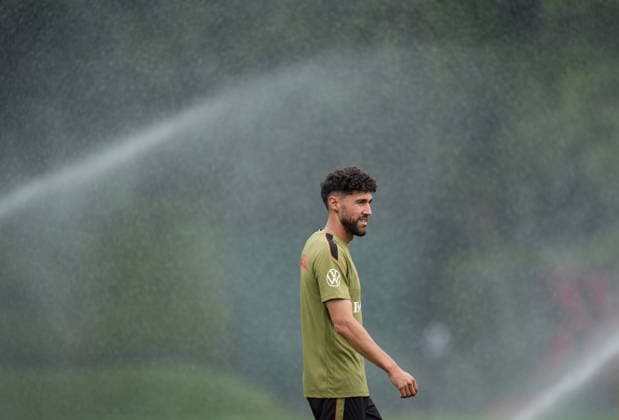 June 15, 2026, Vancouver, Bc, CANADA: Canada s Jonathan Osorio participates in a FIFA World Cup, WM, Weltmeisterschaft, Fussball soccer training session, in Vancouver, on Monday, June 15, 2026. Canada News - June 15, 2026  - ZUMAc35_ 20260615_zaf_c35_069 Copyright: xDarrylxDyckx